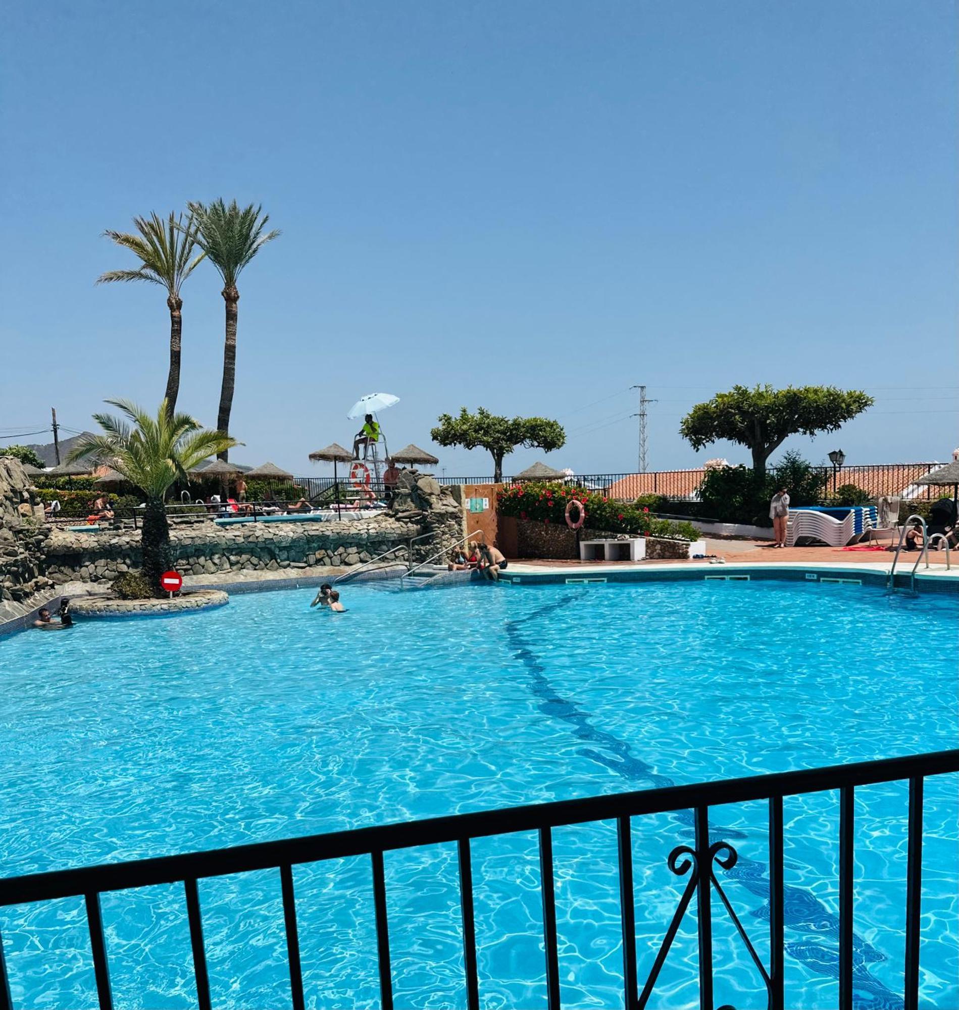 Right By The Pool Area In Capistrano Village! Nerja Bagian luar foto