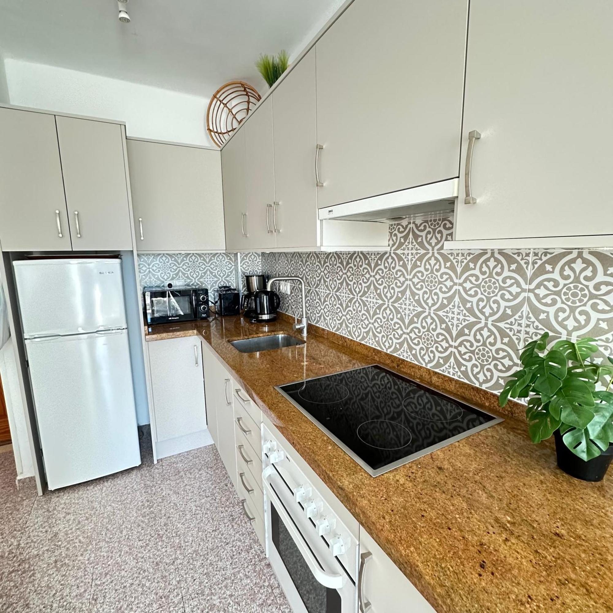 Right By The Pool Area In Capistrano Village! Nerja Bagian luar foto