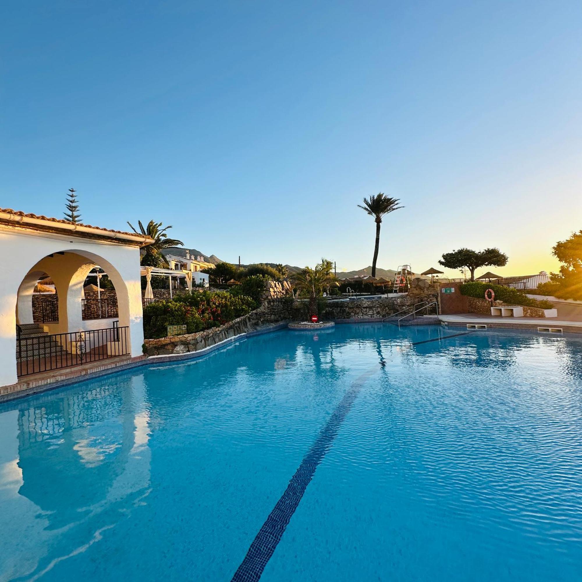Right By The Pool Area In Capistrano Village! Nerja Bagian luar foto
